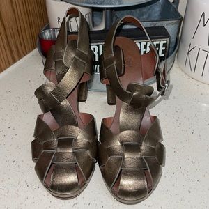 See By Chloe bronze closed toe heel size 39 Us size 8
